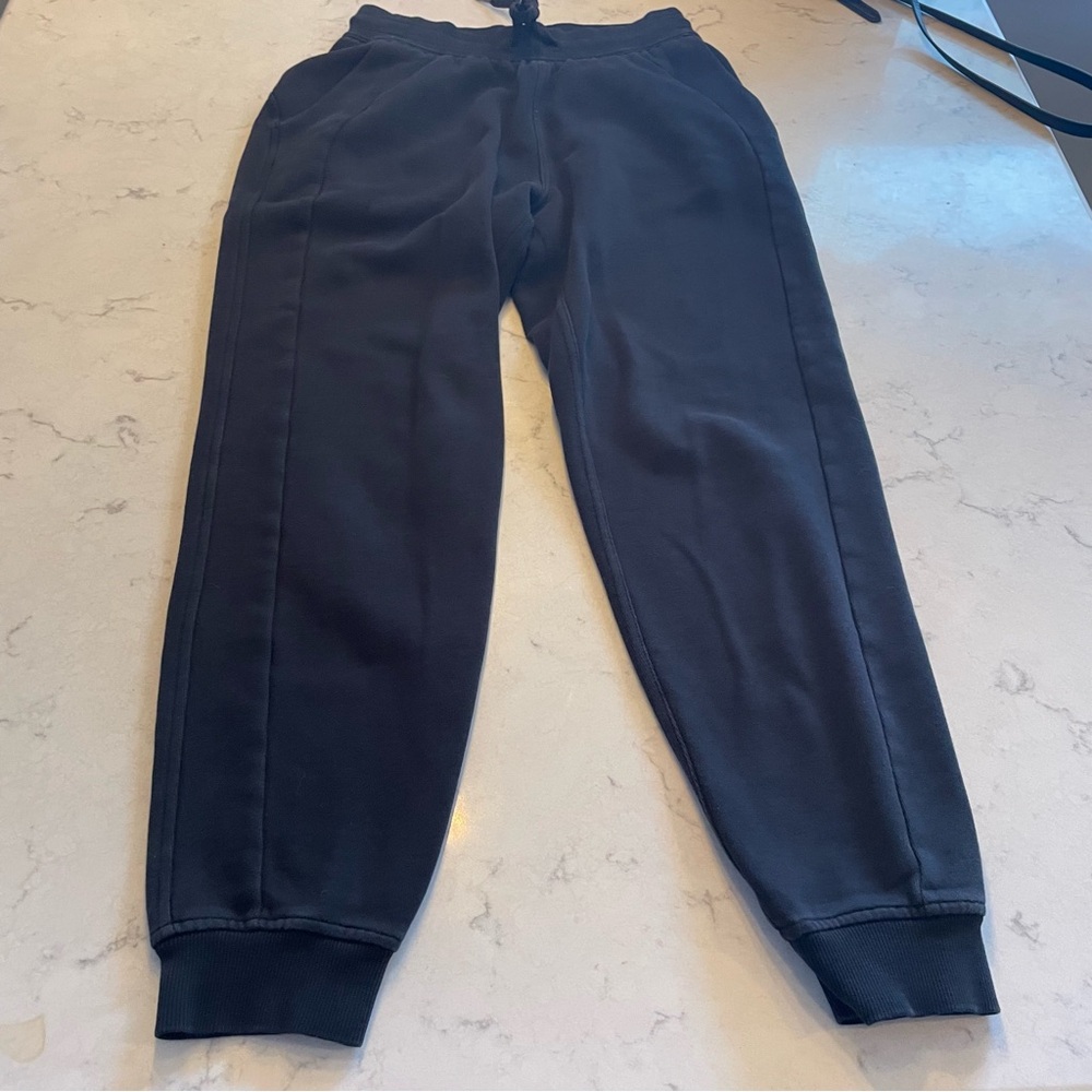 Lululemon Black Jogger Sweatpants. Item # 11248